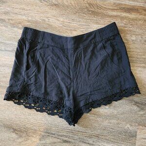 Express Lace Black Trim Shorts Elastic Waist Size Large EUC